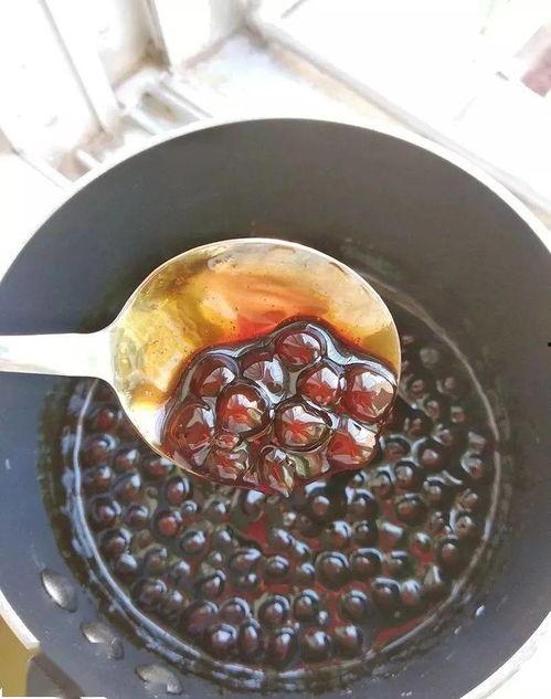 网红珍珠吃瓜,趣味横生引网友热议